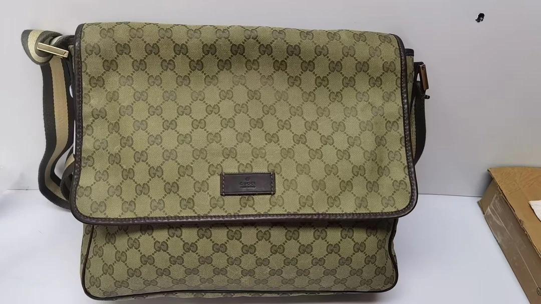95新 GUCCI/古驰 古驰经典翻盖邮差包（999100）