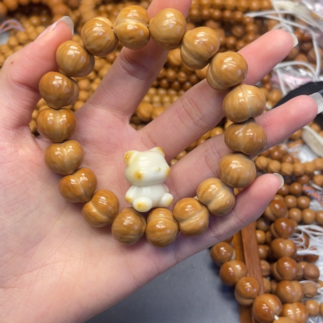 艾***尔二等屁桃加熊配饰