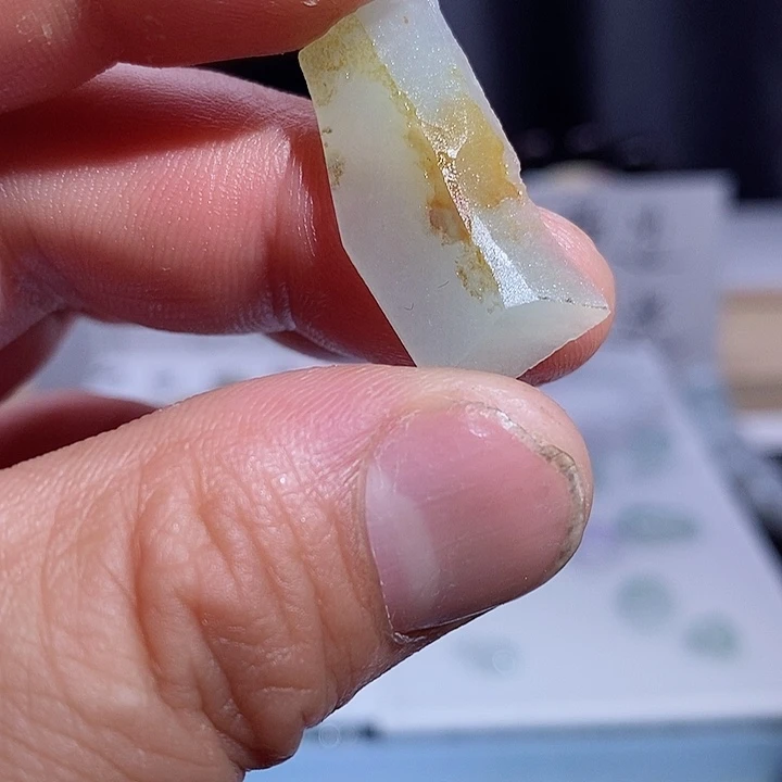翡翠未镶嵌颈饰随型