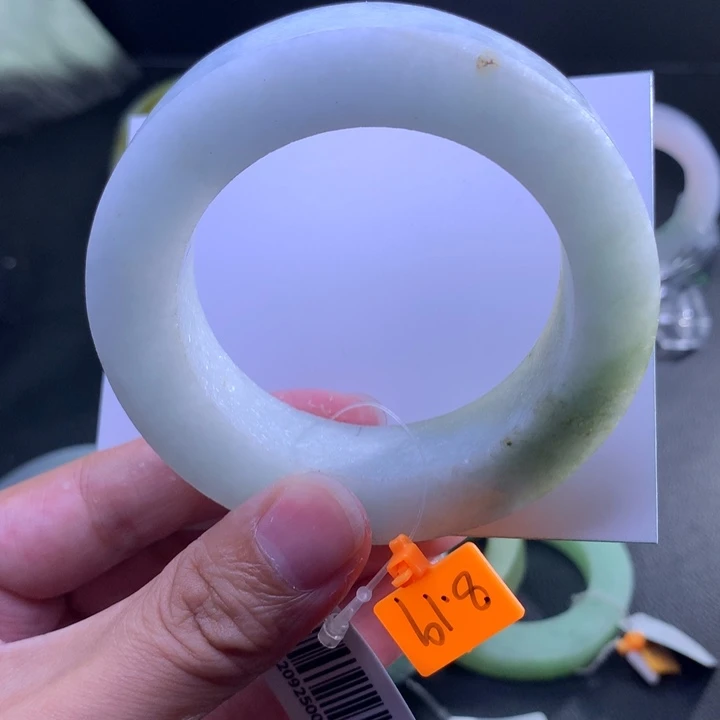 未镶嵌翡翠手镯定制翡翠