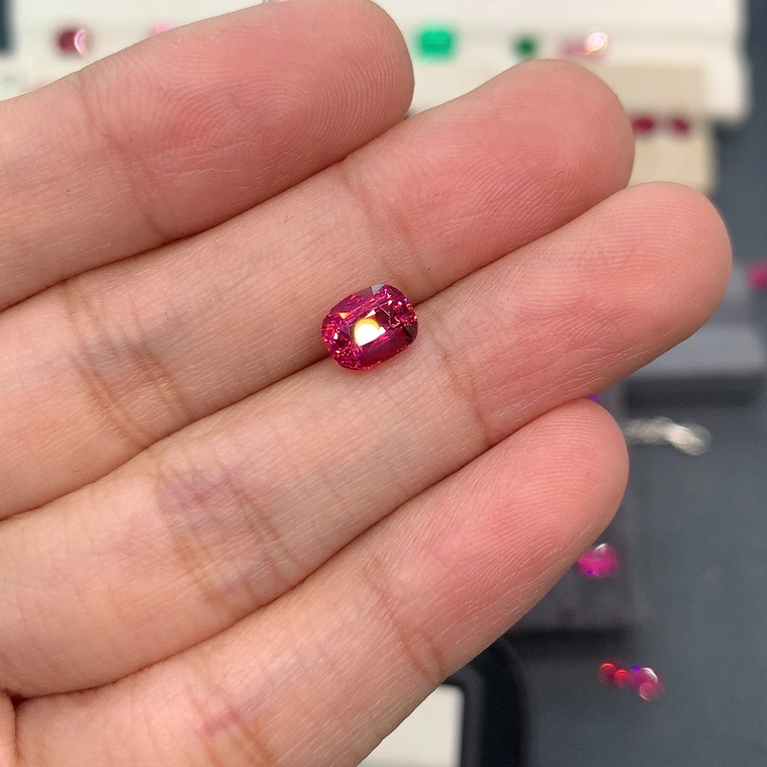 苒***初尖晶石裸石1.39克拉绝地武士