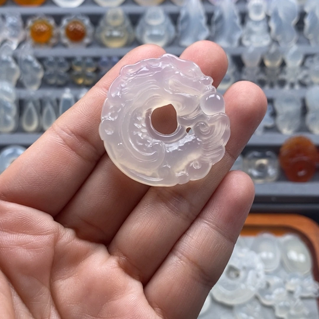 玛瑙/玉髓未镶嵌颈饰龙扣
