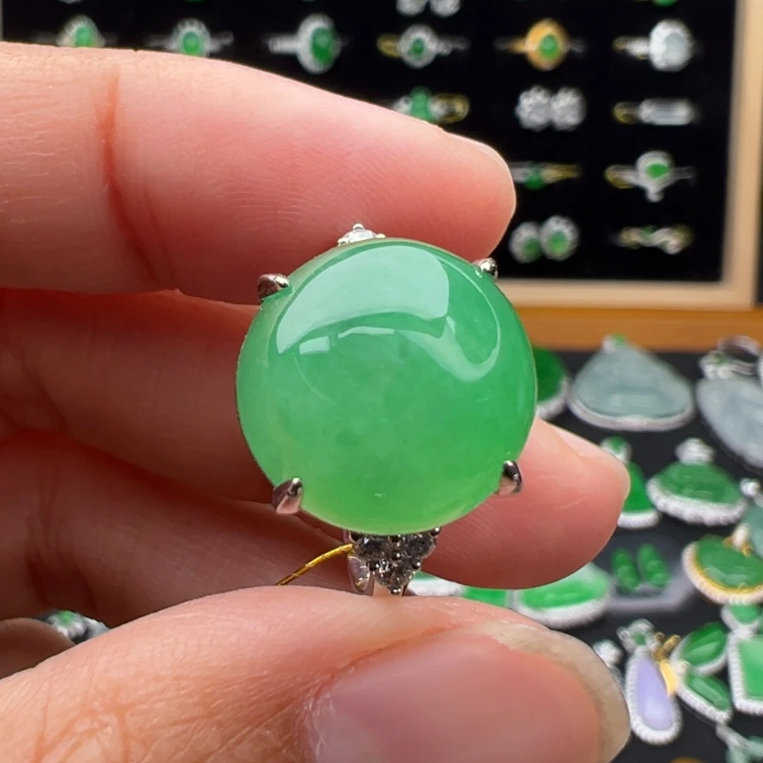 翡翠18K金镶嵌颈饰戒指