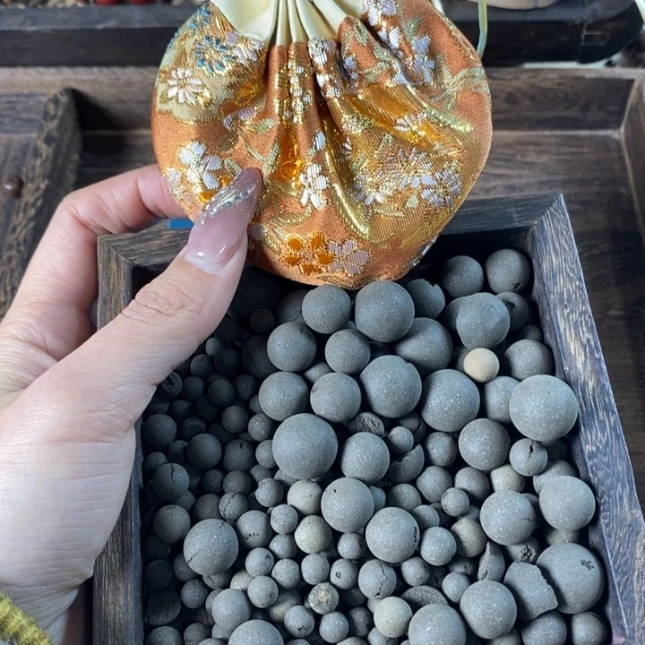 泥塑黑龙涎碎料香包约50克