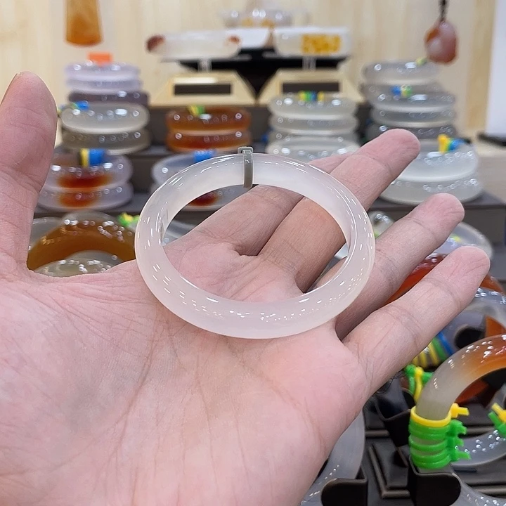 玛瑙/玉髓未镶嵌手镯