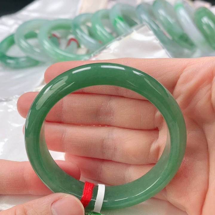 翡翠手镯未镶嵌缅甸A货翡翠手镯
