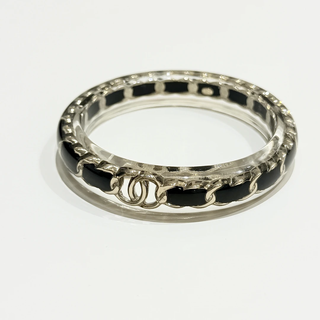 95新 Chanel/香奈儿 20c黑色皮穿链亚克力手镯67484355