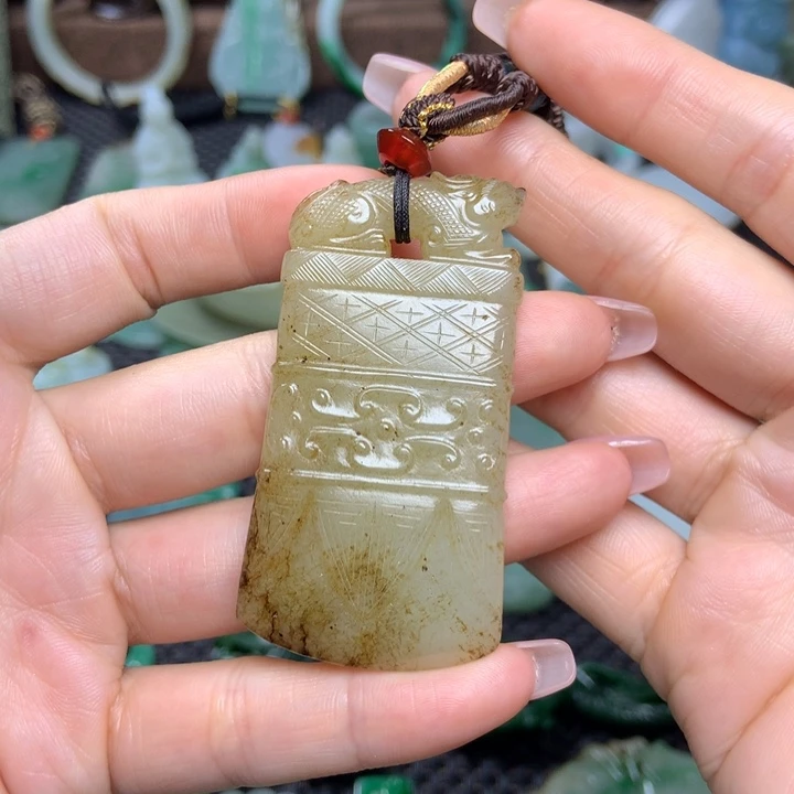 和田玉未镶嵌挂件山