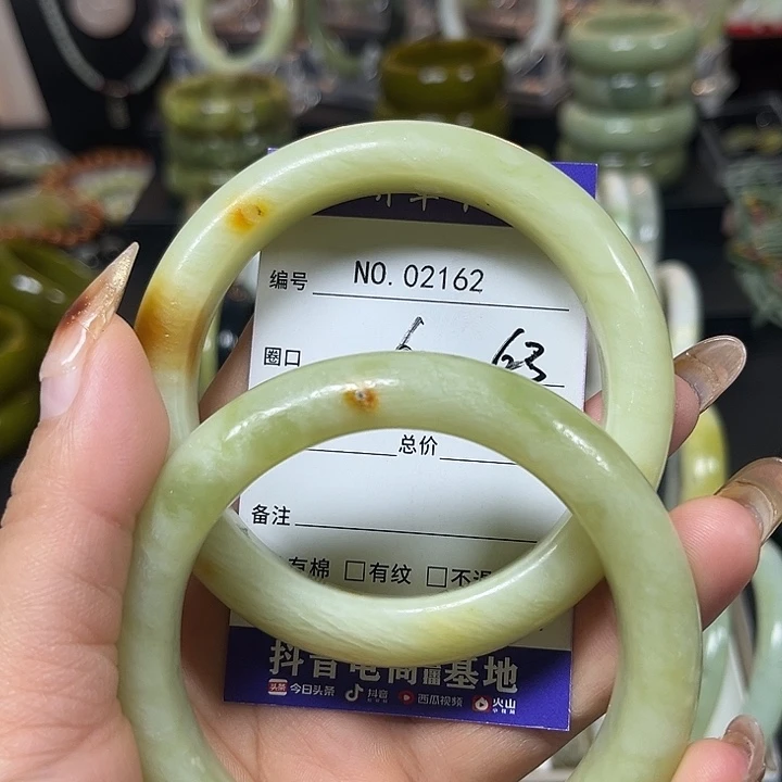 小***子蛇纹石玉未镶嵌手镯