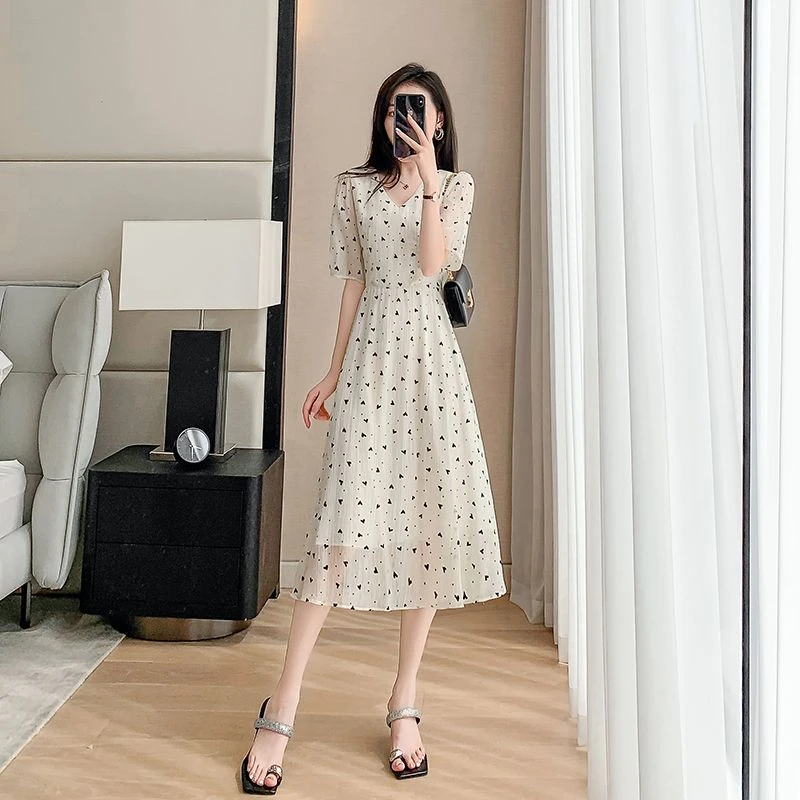 白色碎花连衣裙中长款夏季2024新款v领修身气质显瘦a字裙子女
