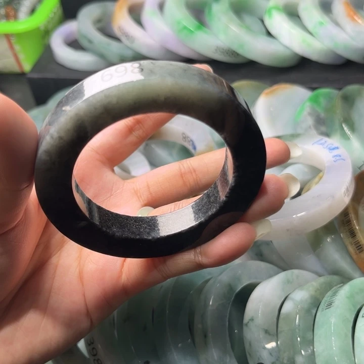 定制翡翠未镶嵌手镯