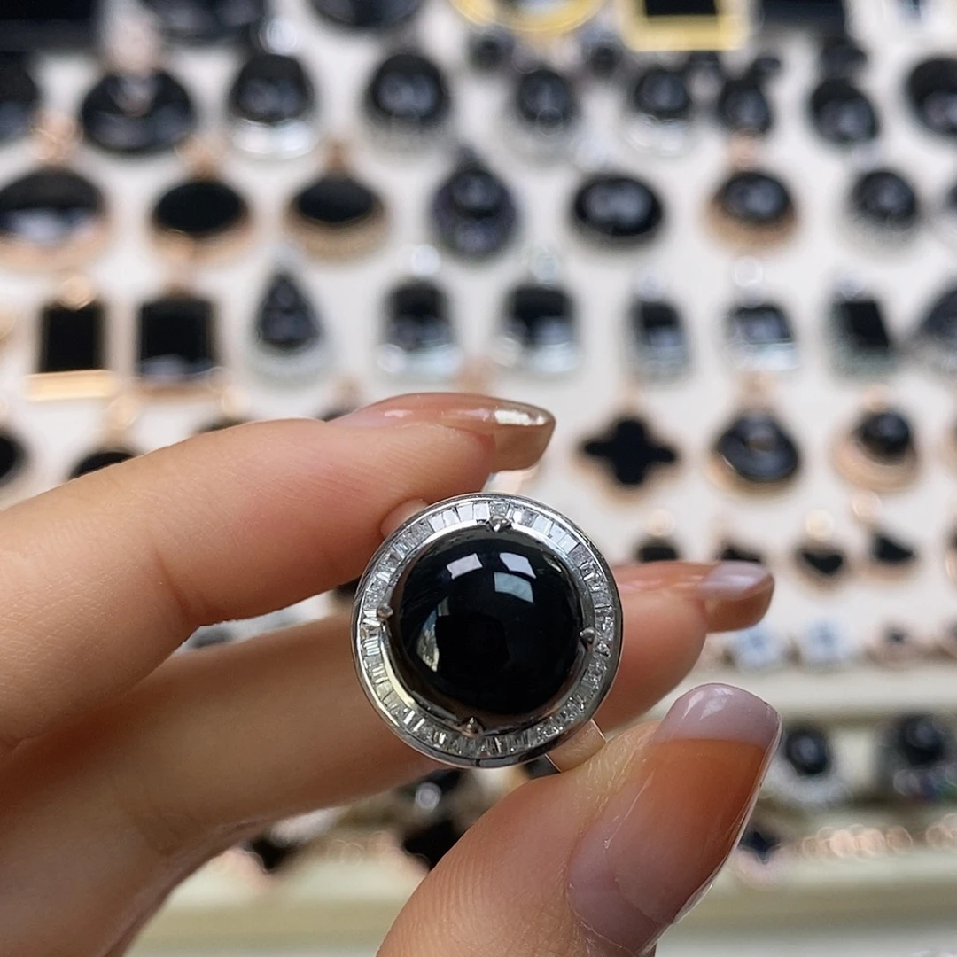 翡翠18K金镶嵌戒指