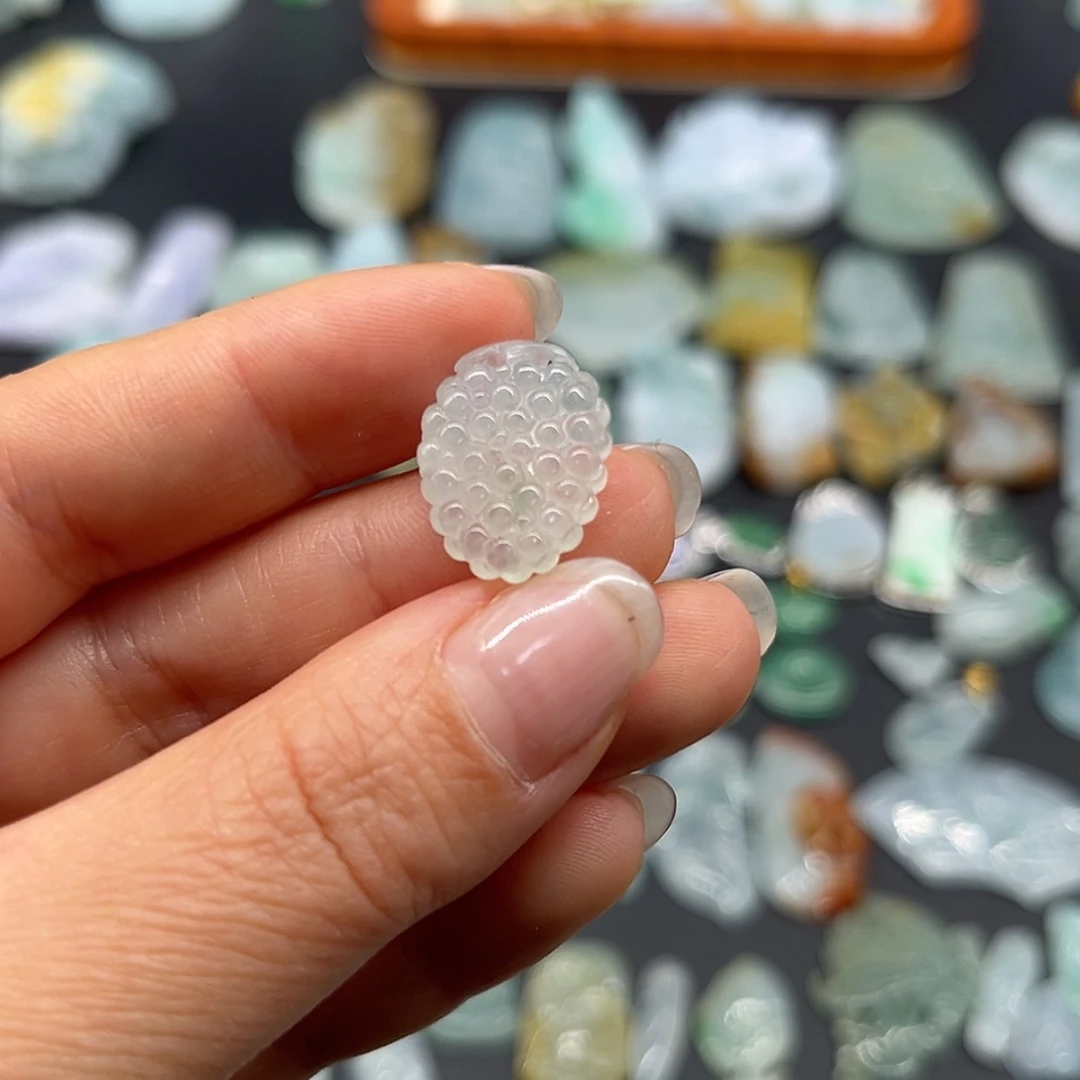 【闪购商品】翡翠颈饰未镶嵌葡萄