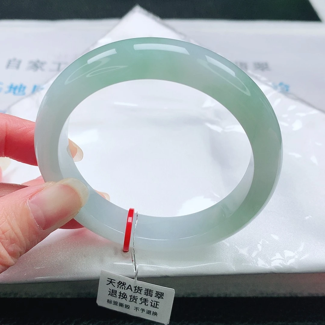 用***8翡翠手镯未镶嵌56圈