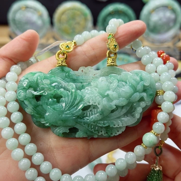 颈饰未镶嵌翡翠吊坠