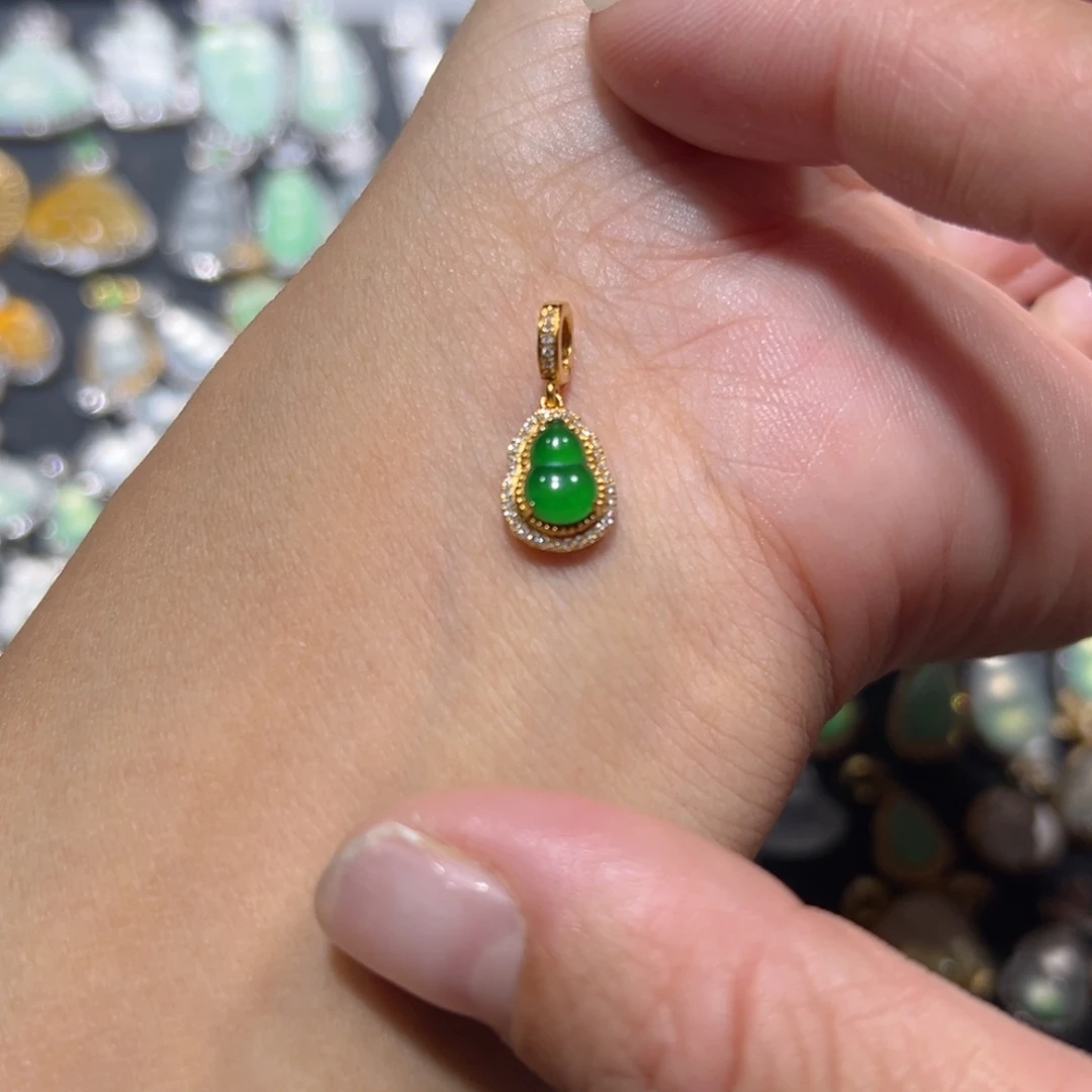 翡翠颈饰18K金镶嵌吊坠