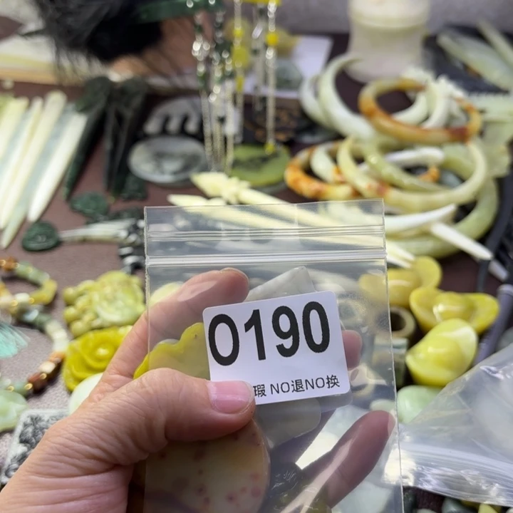 蛇纹石玉发饰合金江***人