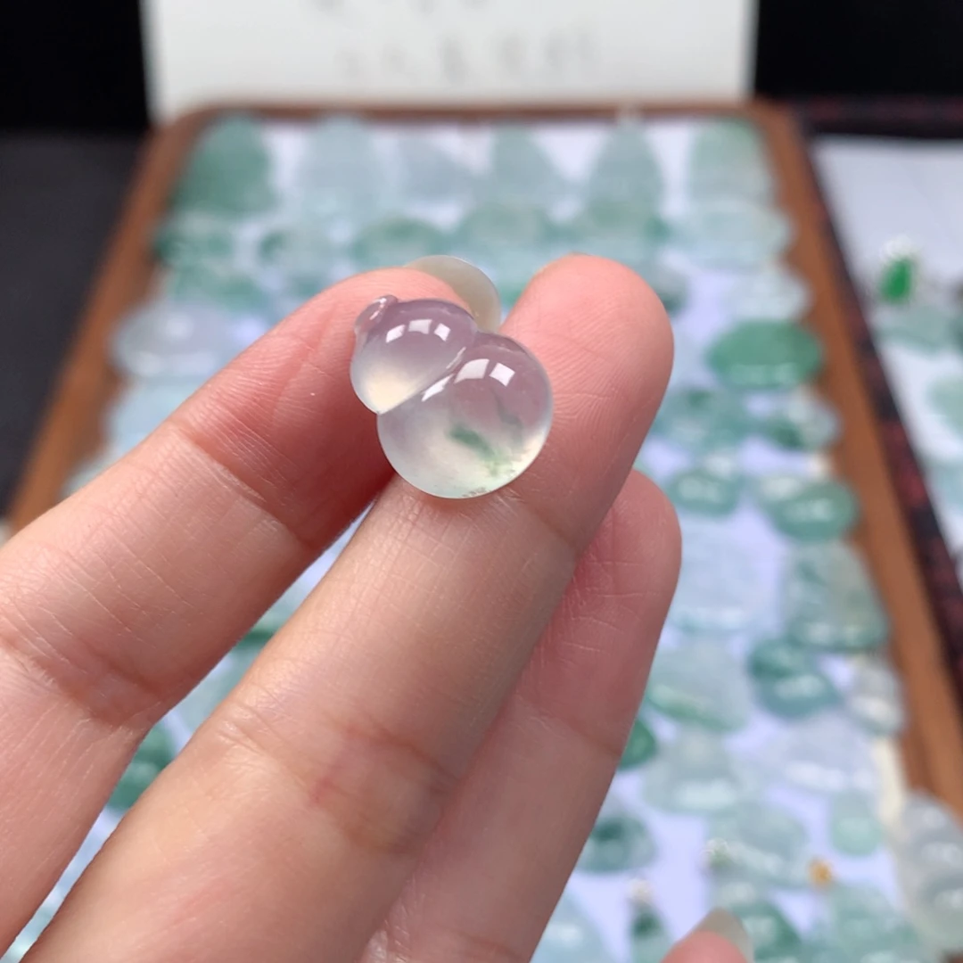 颈饰未镶嵌翡翠高冰飘花葫芦