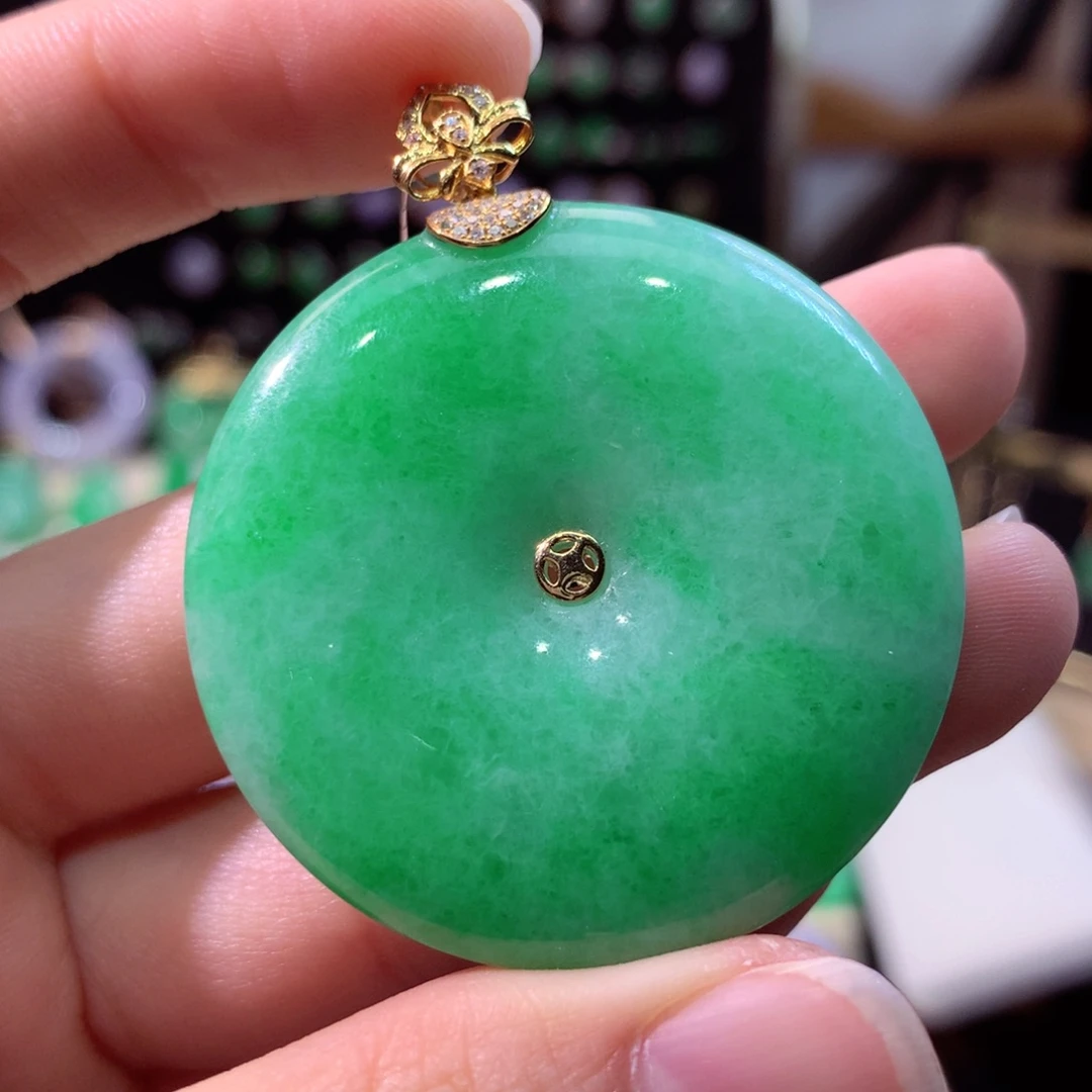 翡翠颈饰18K金镶嵌翡翠