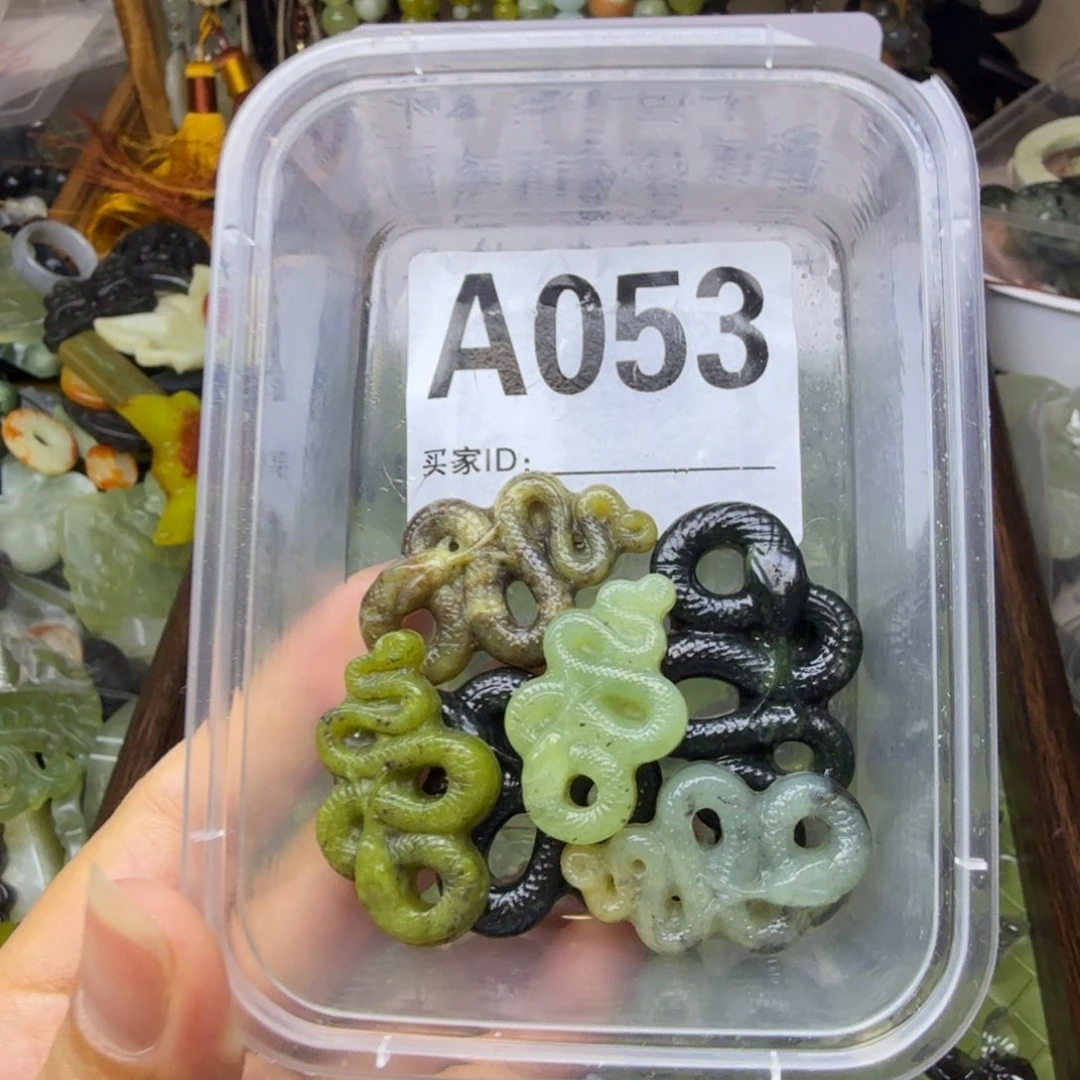 燕***蛇纹石玉未镶嵌颈饰