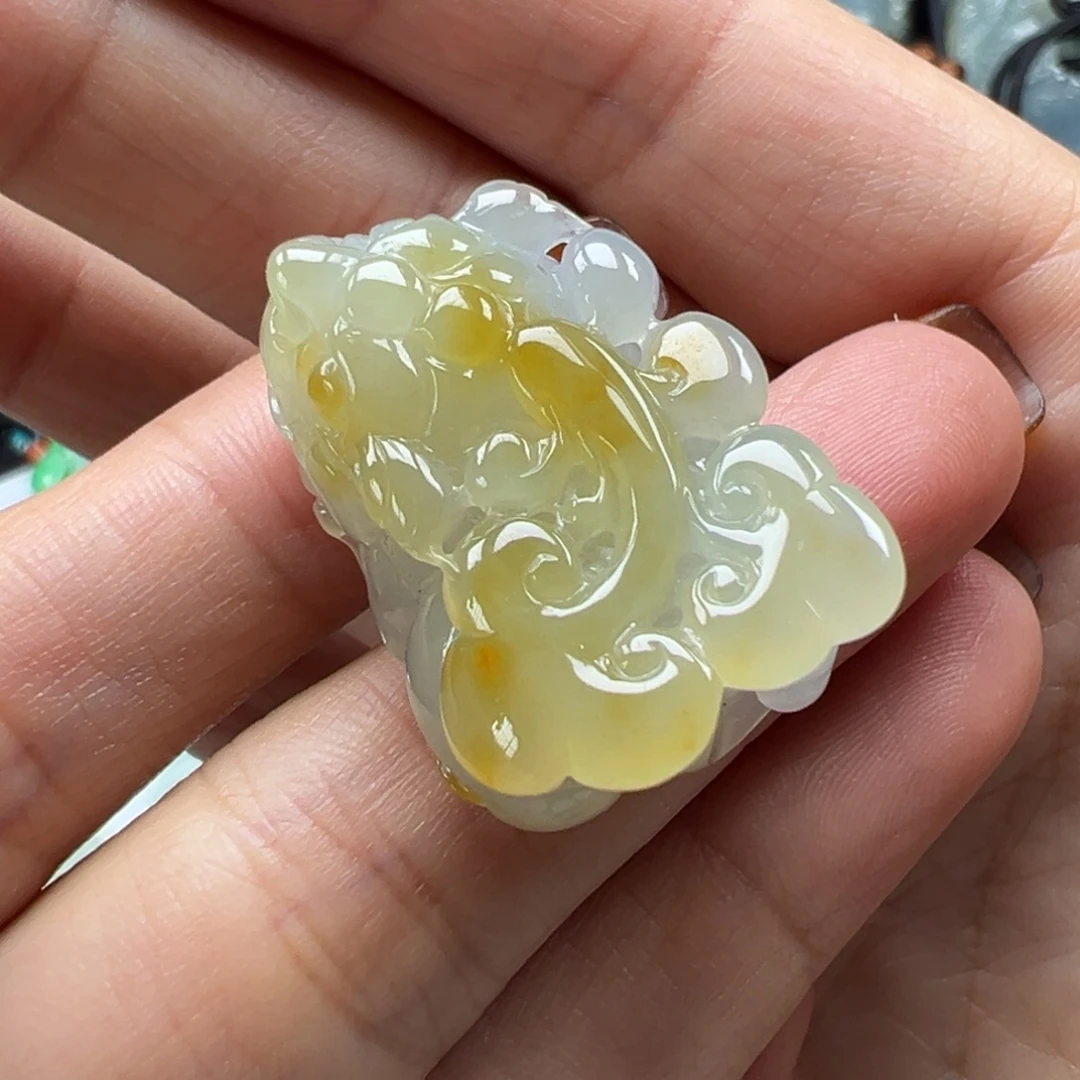 翡翠未镶嵌颈饰貔貅