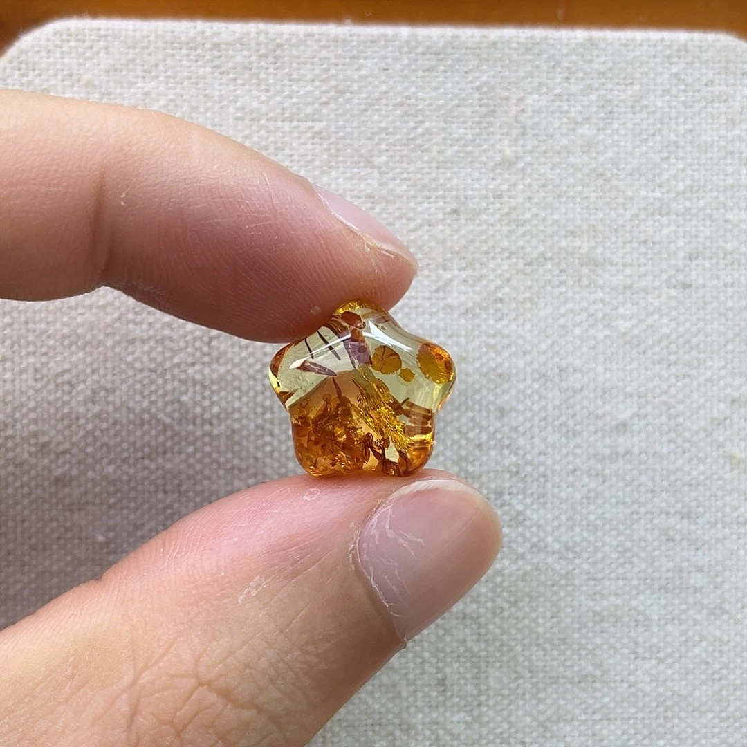 琥珀未镶嵌珠宝奇石