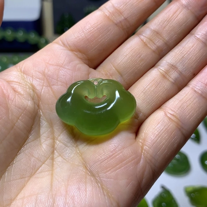 未镶嵌岫玉颈饰吊坠