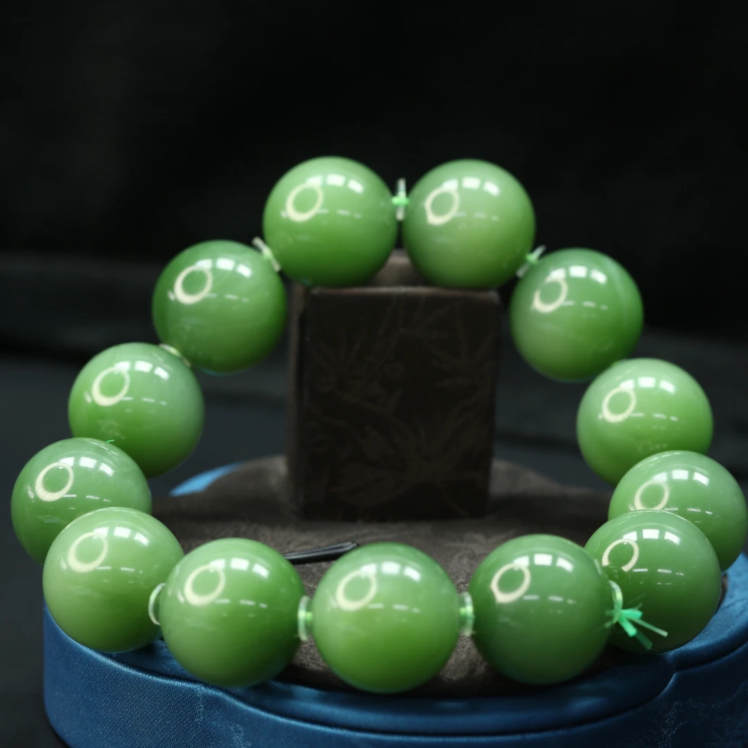 31和田玉俄七碧玉粉青猫眼手串/900583保利厦门拍卖