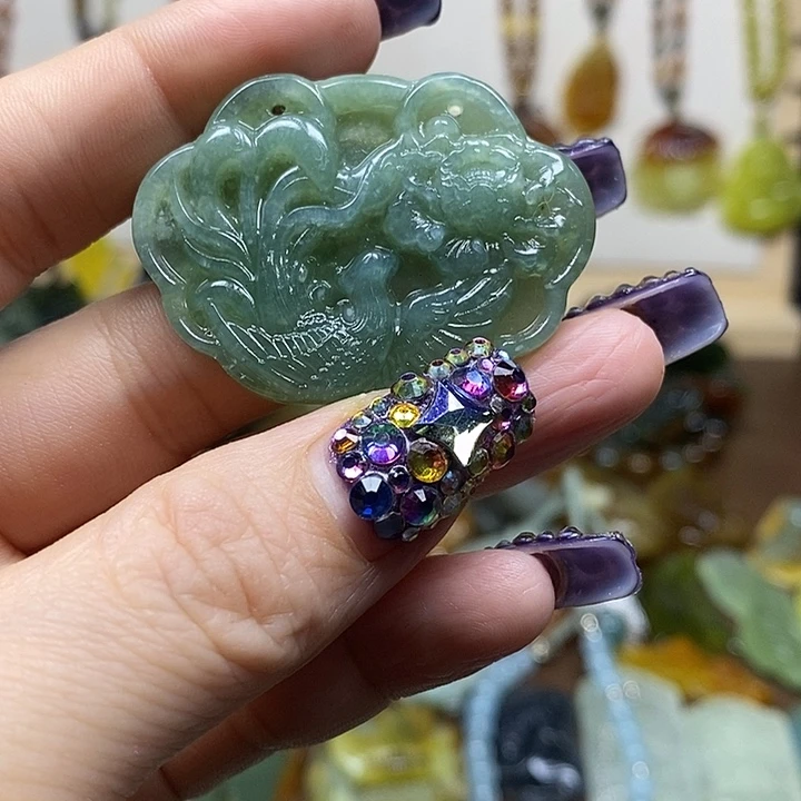 蛇纹石玉吊坠未镶嵌