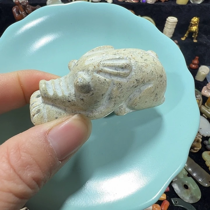 透闪石质玉未镶嵌挂件