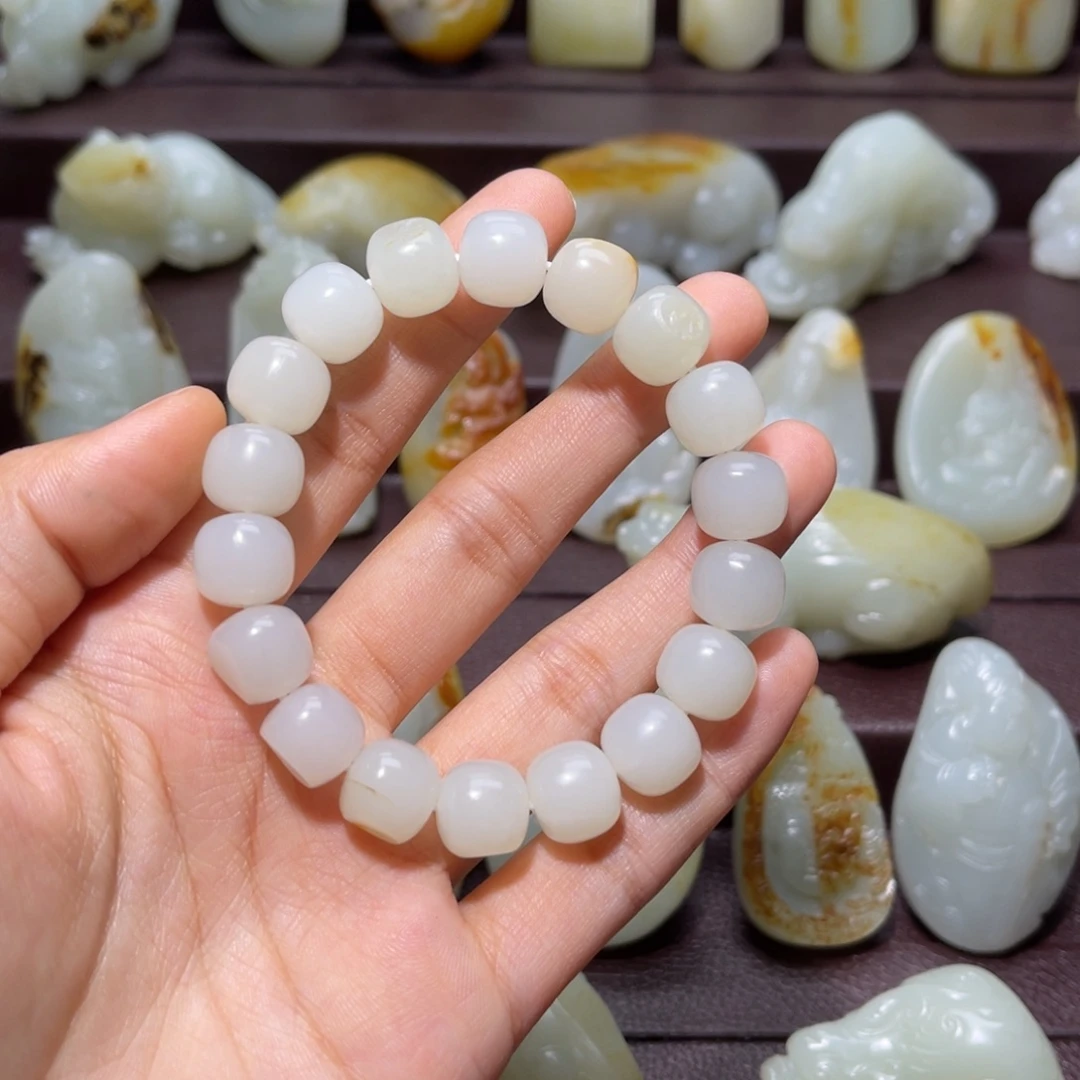 奈***奈和田玉未镶嵌手链