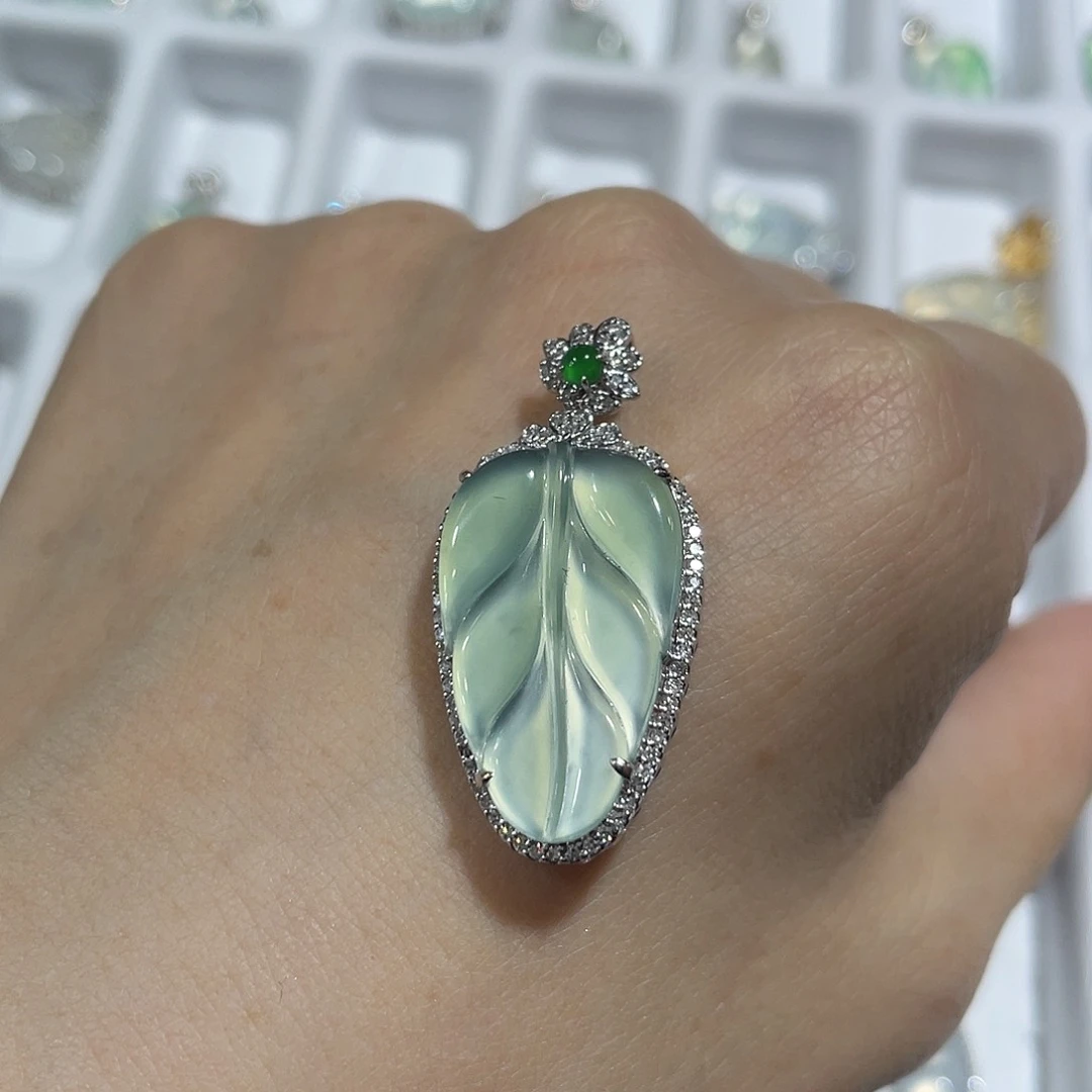 翡翠18K金镶嵌颈饰