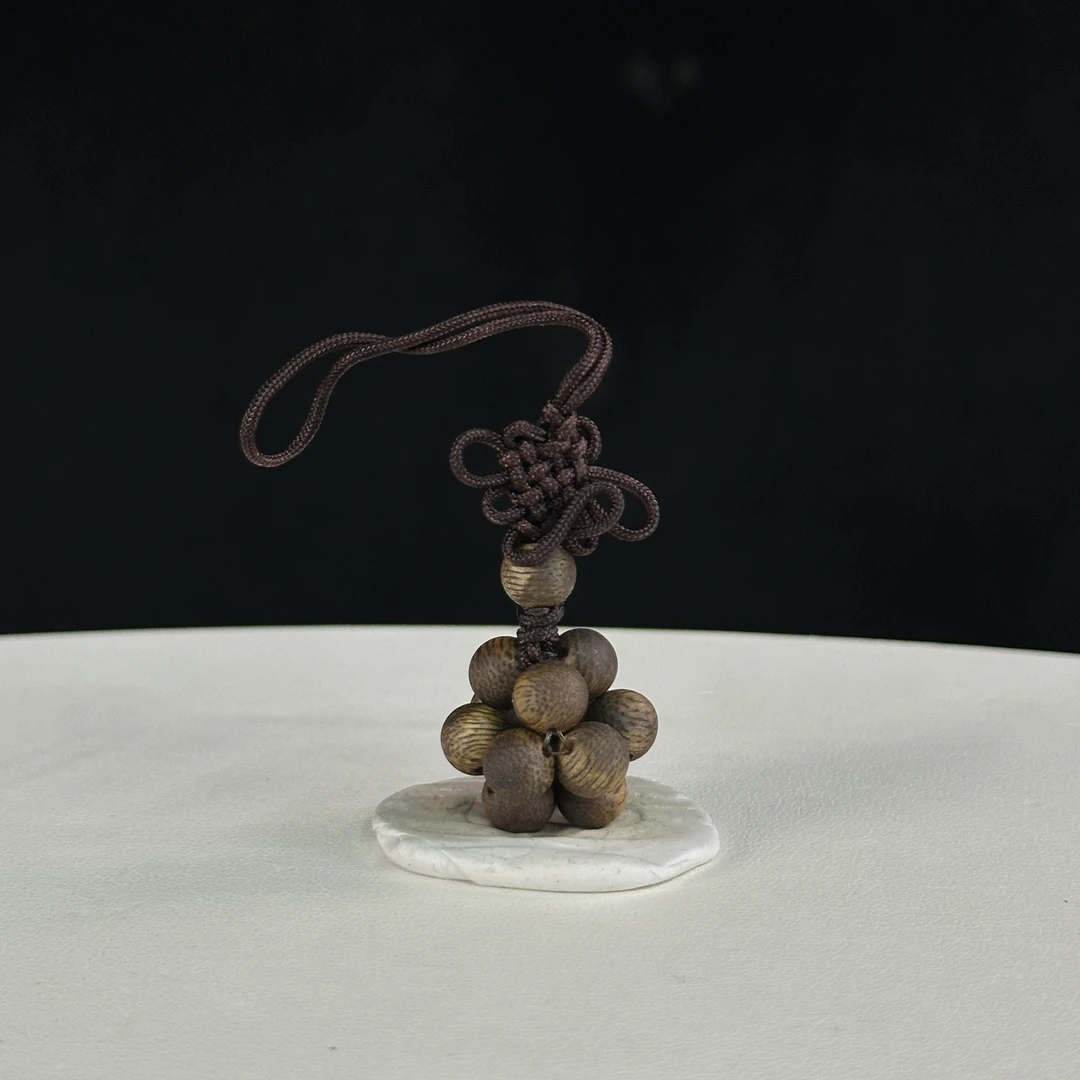 GXCX-4998 海南糖结莺歌绿棋楠手机挂饰1.4g  约：6mm*13颗