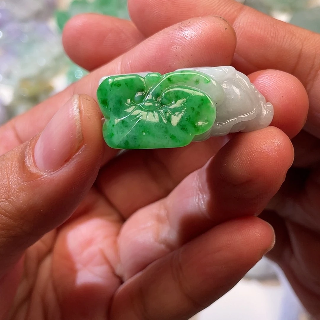 翡翠未镶嵌颈饰玉