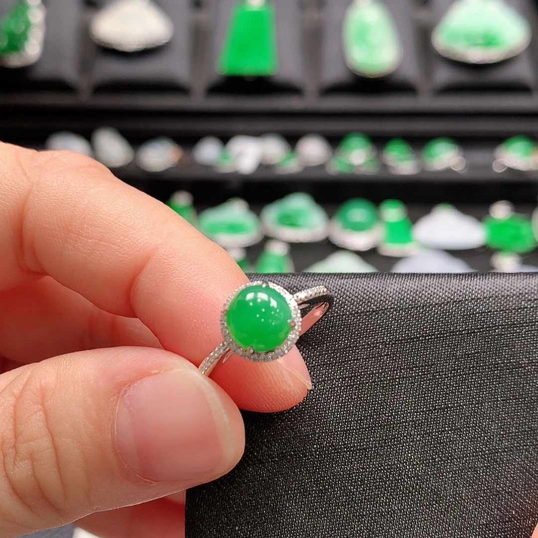 翡翠戒指18K金镶嵌戒指