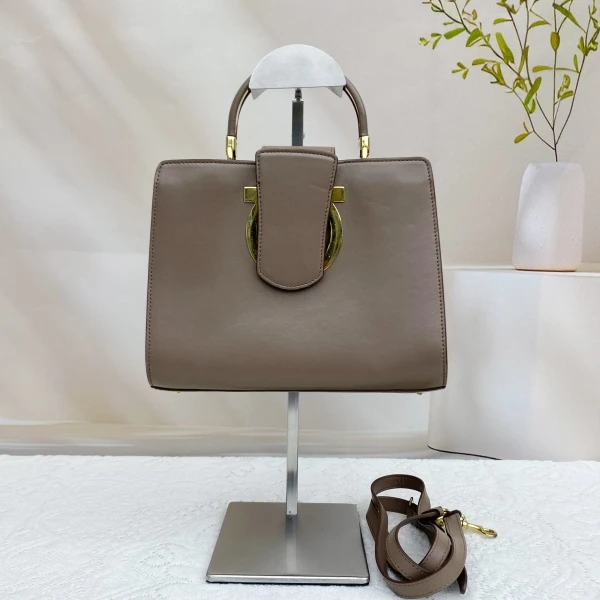 95新/菲拉格慕/包包/市场价15800/250310CZ0028