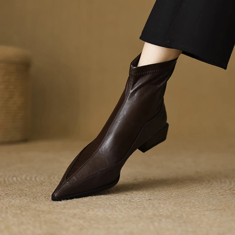 平跟尖头短筒方头秋季切尔西靴短靴秋冬单靴时装黑色高跟气质百搭