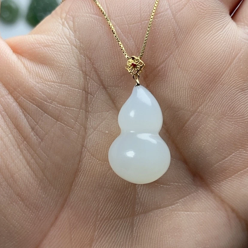 【闪购商品】颈饰18K金镶嵌和田玉