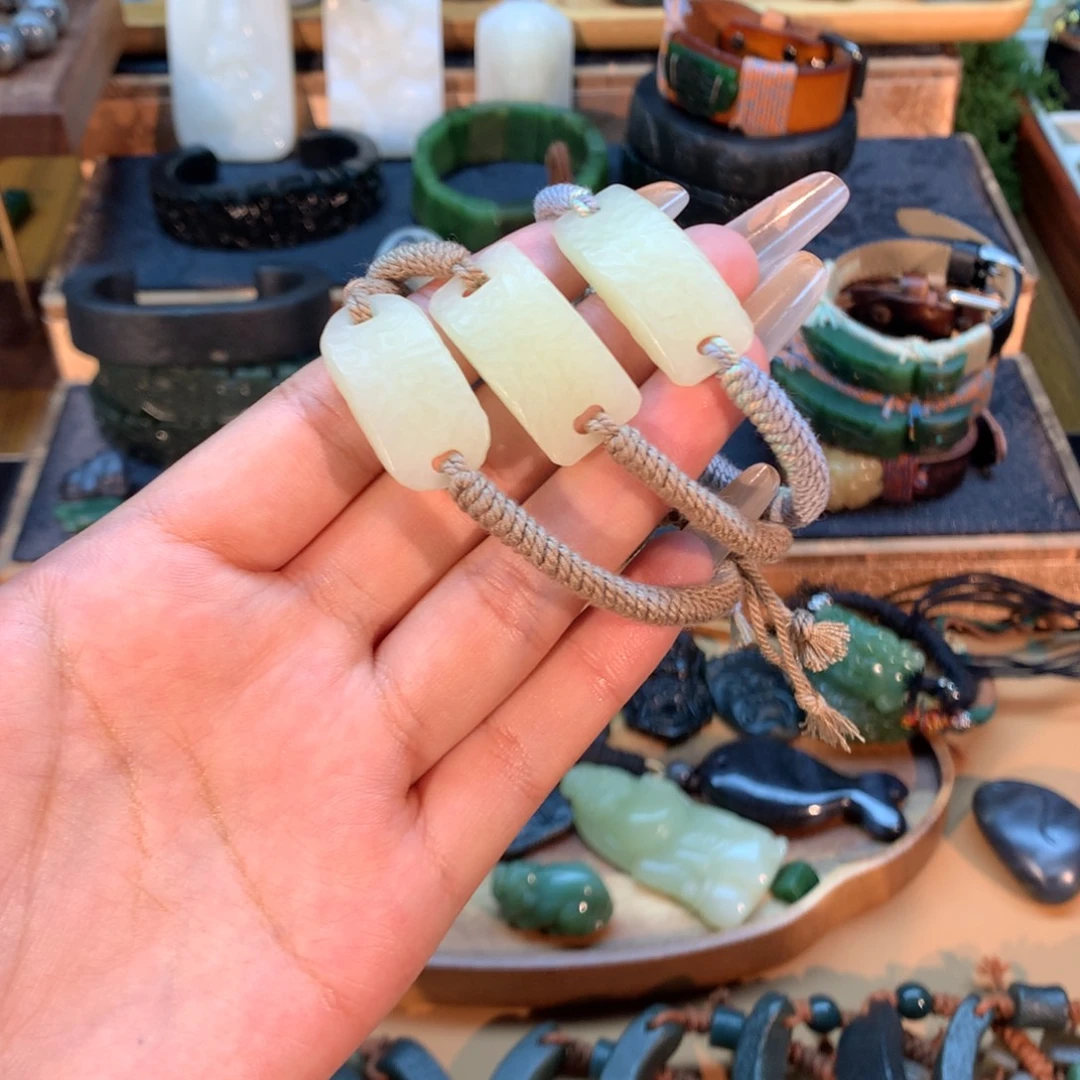 和田玉（糖玉）未镶嵌挂件