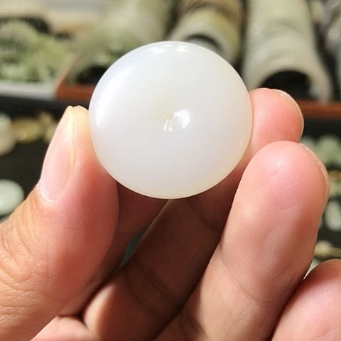 和田玉未镶嵌颈饰梦**张