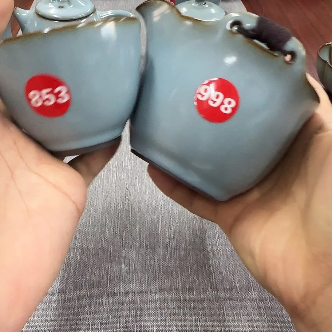 ¥***¥瓷片编号发货，小微瑕的。