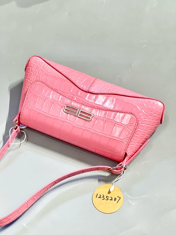 95新 Balenciaga/巴黎世家 夏七中古/粉鳄压单肩包1235207