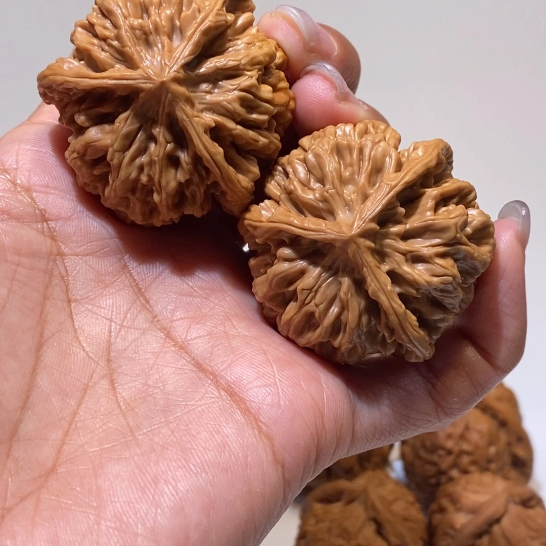 阿***灿文玩核桃吊坠狮子