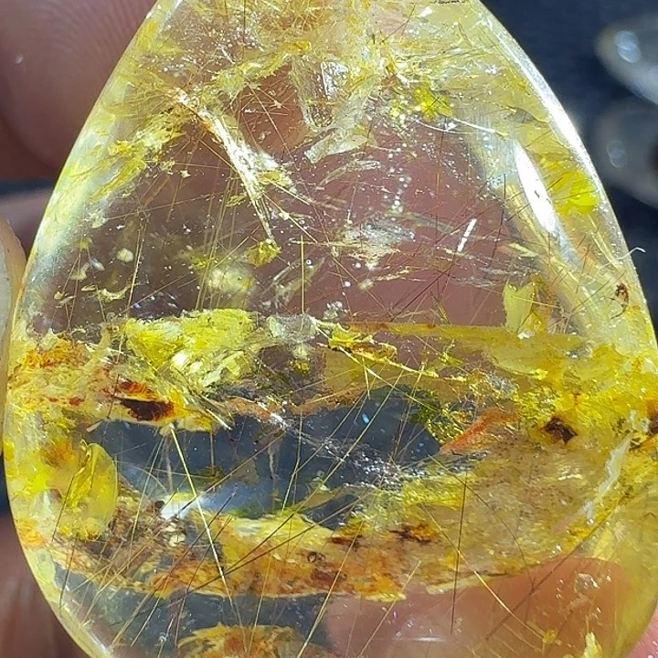 晶***姐颈饰未镶嵌发晶我