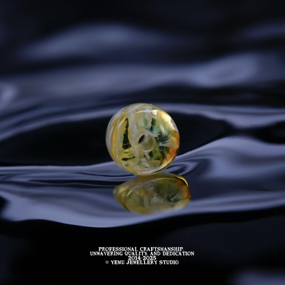 X23（6.2mm)6毫米金瓷白荧光拉丝直切配珠 一处皮坑 天然俄料蜜蜡