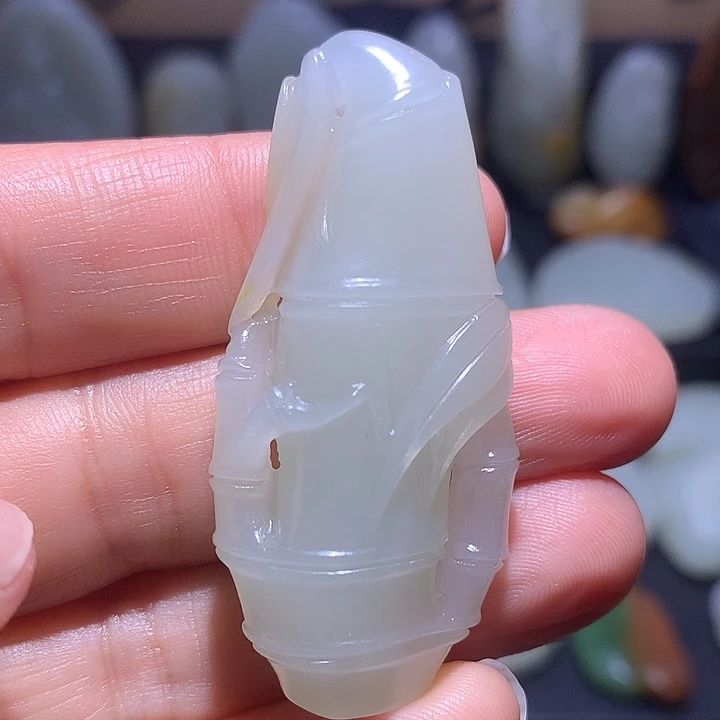 和田玉（糖玉）颈饰未镶嵌贝*?