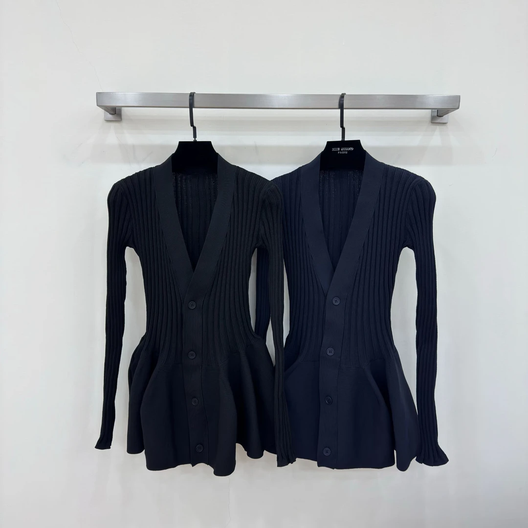 JIAYE CHAN25年新款又美又飒气质V领收腰显瘦花苞开衫