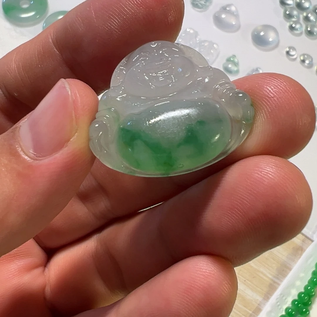 翡翠未镶嵌颈饰肚里藏金佛公