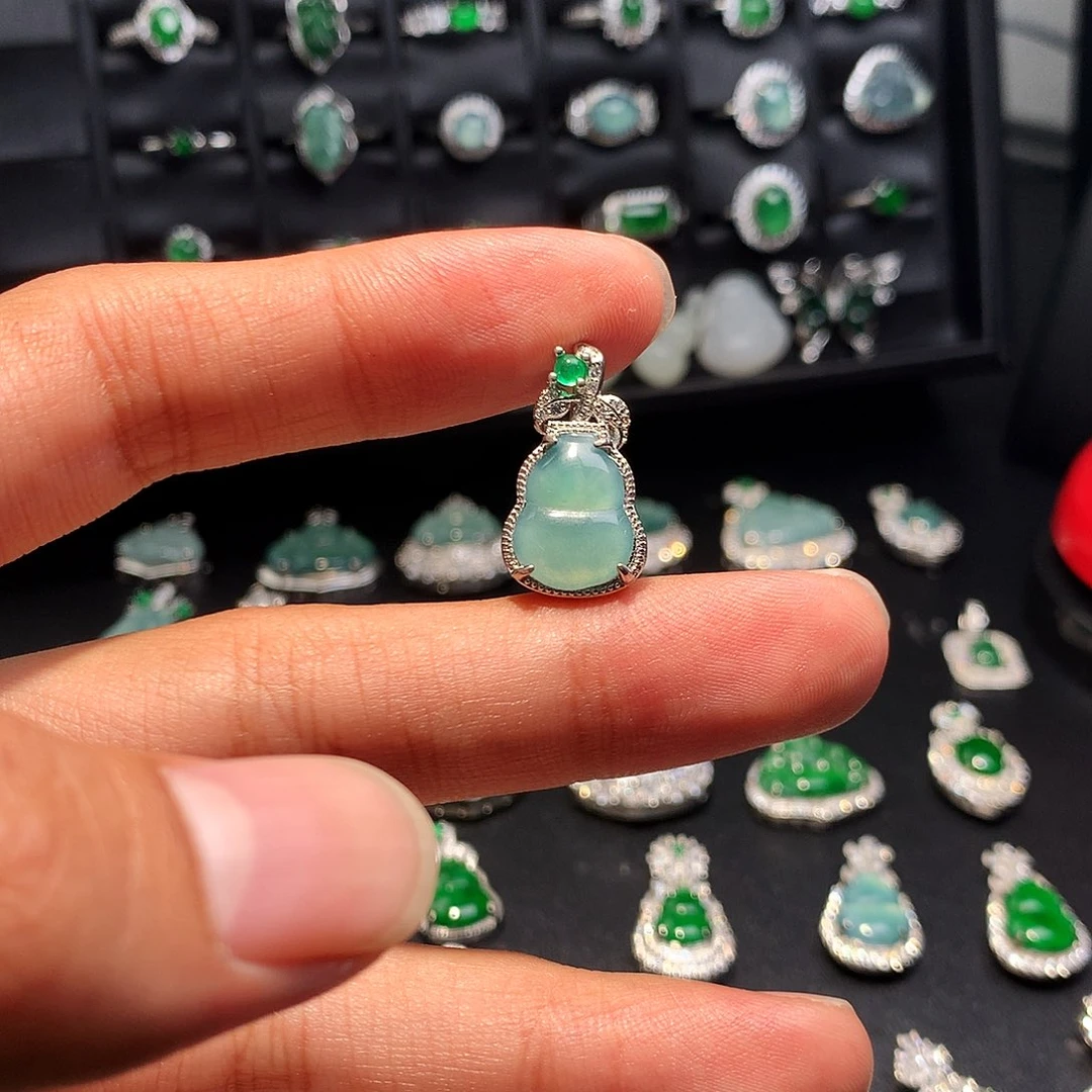 翡翠未镶嵌吊坠(不含链)