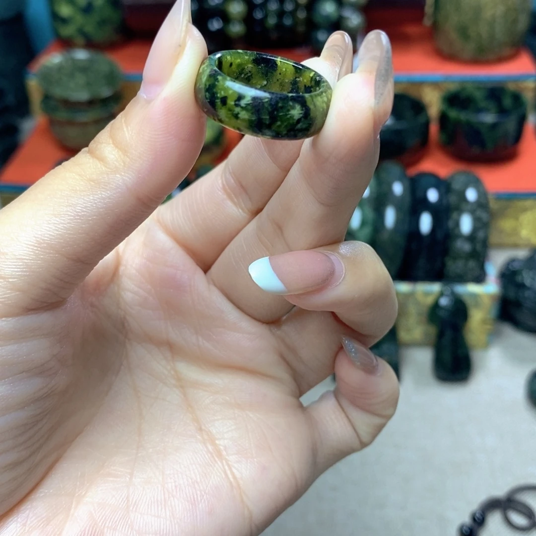 伊***V蛇纹石玉未镶嵌吊坠(不含链)